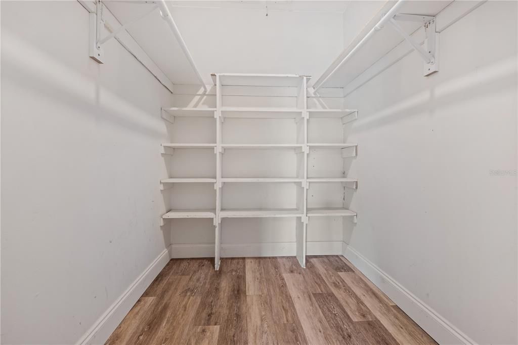 待售: $99,900 (1 贝兹, 1 浴室, 710 平方英尺)