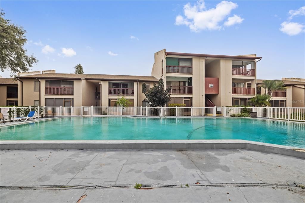 待售: $99,900 (1 贝兹, 1 浴室, 710 平方英尺)