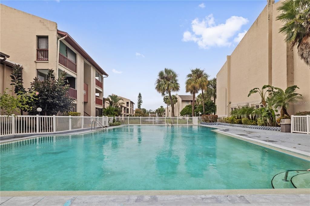 待售: $99,900 (1 贝兹, 1 浴室, 710 平方英尺)