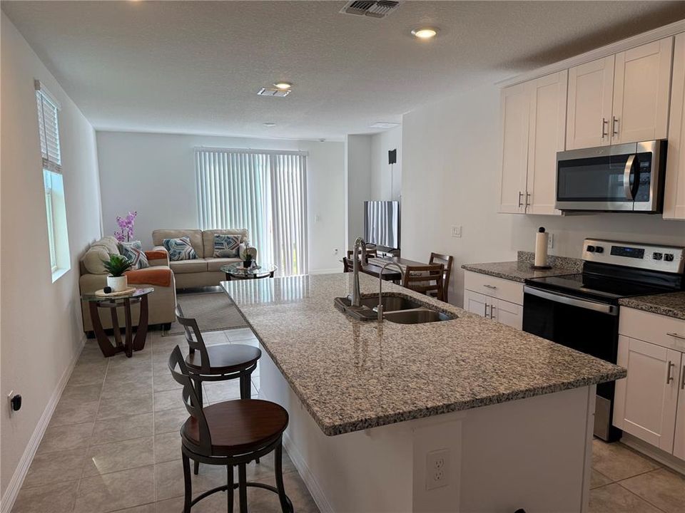 待售: $320,000 (3 贝兹, 2 浴室, 2164 平方英尺)