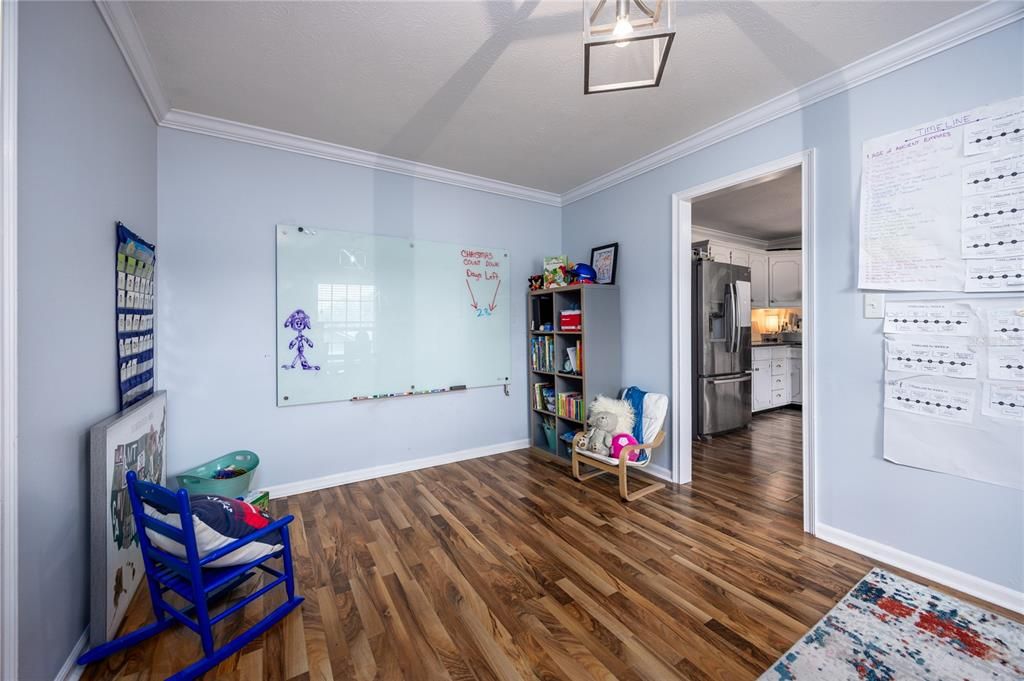 На продажу: $280,000 (3 спален, 2 ванн, 2176 Квадратных фут)