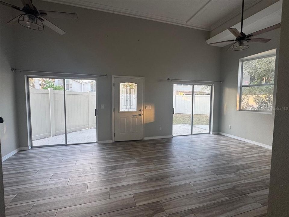 En Venta: $160,000 (3 camas, 3 baños, 1633 Pies cuadrados)