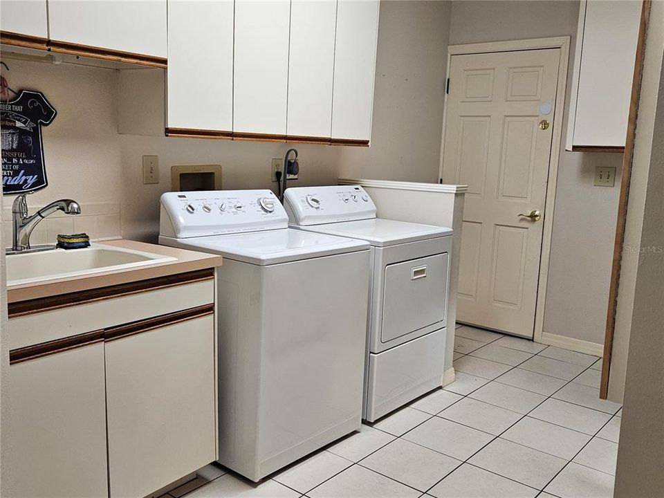 В аренду: $4,500 (4 спален, 2 ванн, 2861 Квадратных фут)