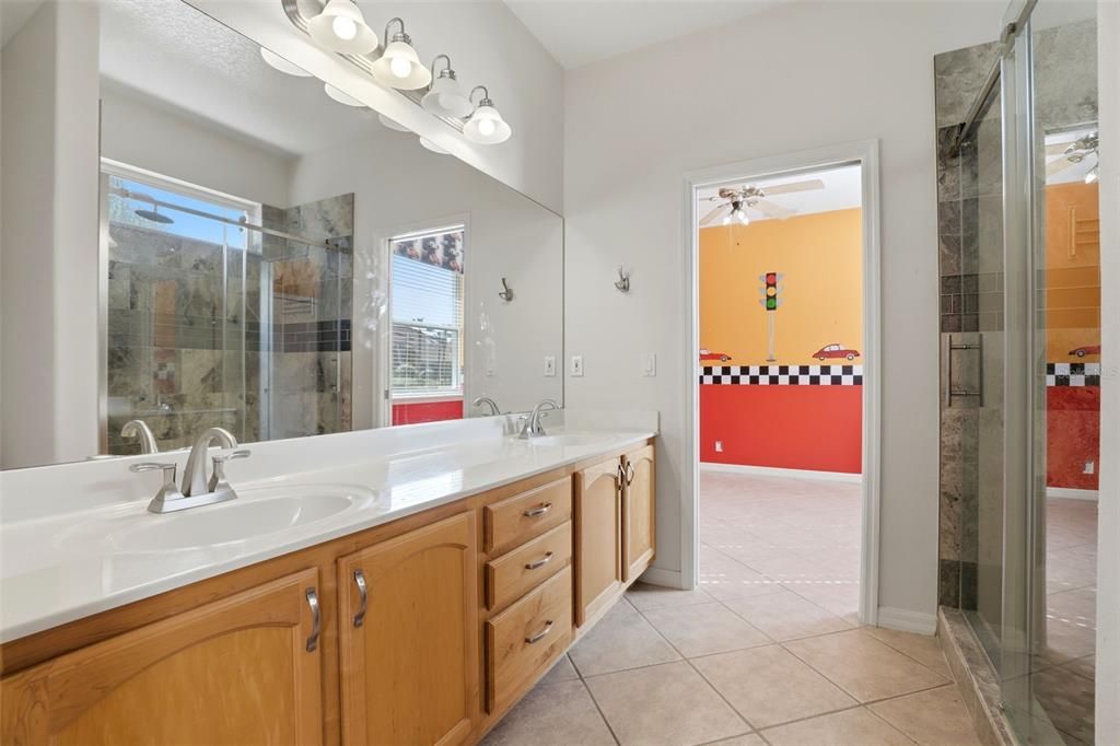 En Venta: $1,250,000 (4 camas, 5 baños, 3736 Pies cuadrados)