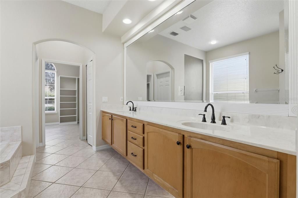 En Venta: $1,250,000 (4 camas, 5 baños, 3736 Pies cuadrados)