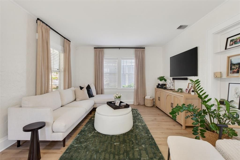 For Sale: $429,000 (2 beds, 1 baths, 1048 Square Feet)