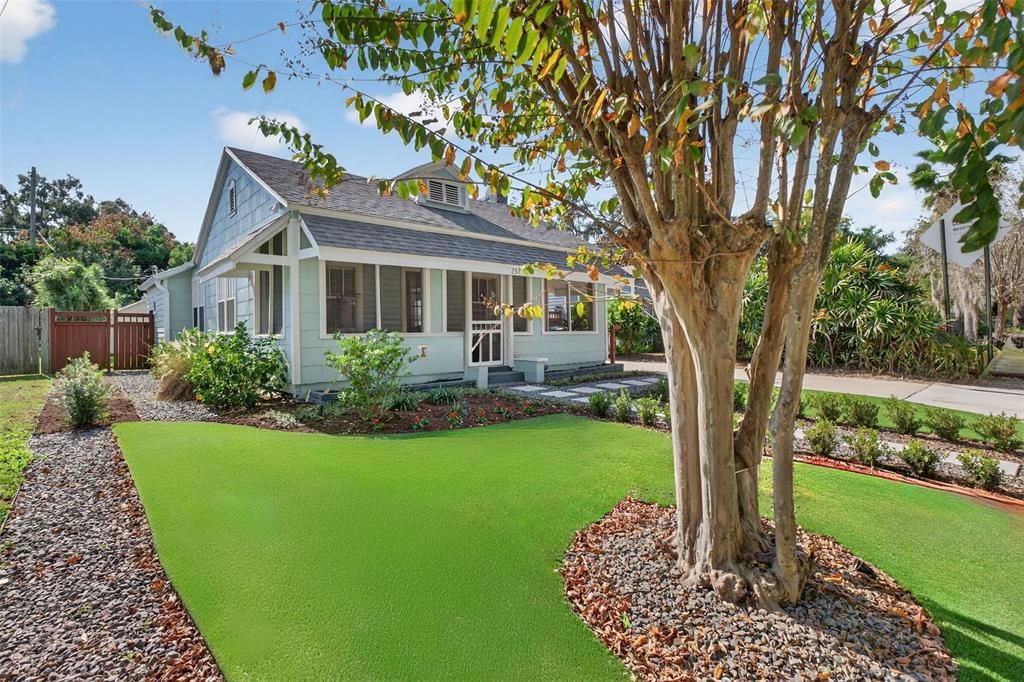 For Sale: $429,000 (2 beds, 1 baths, 1048 Square Feet)