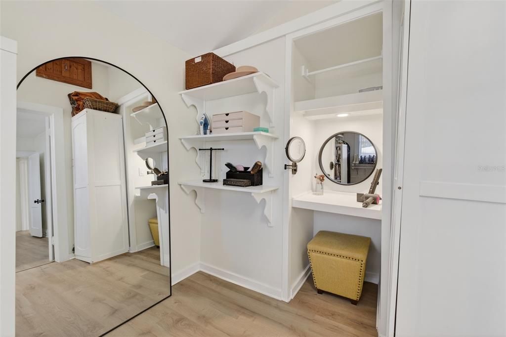 For Sale: $429,000 (2 beds, 1 baths, 1048 Square Feet)