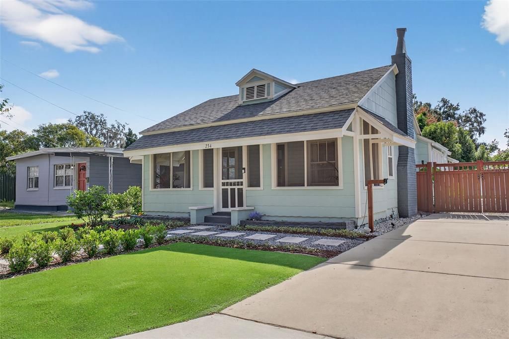 For Sale: $429,000 (2 beds, 1 baths, 1048 Square Feet)