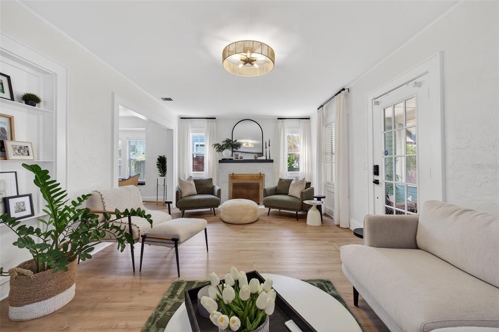 For Sale: $429,000 (2 beds, 1 baths, 1048 Square Feet)