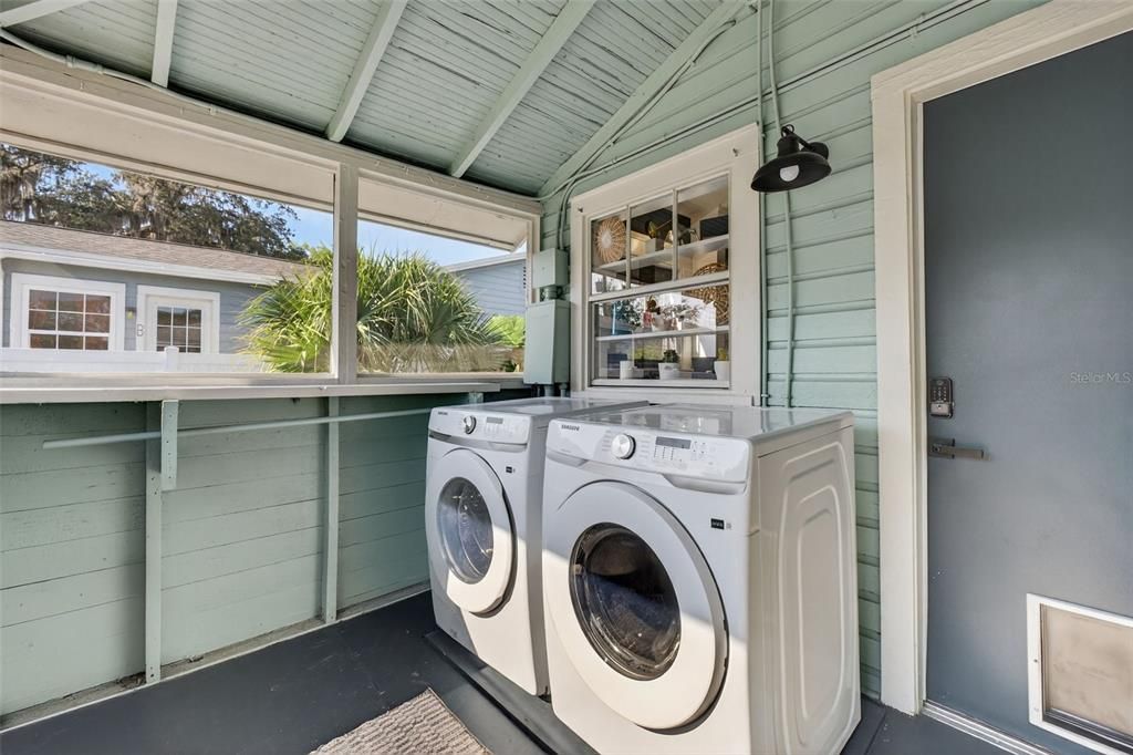 For Sale: $429,000 (2 beds, 1 baths, 1048 Square Feet)