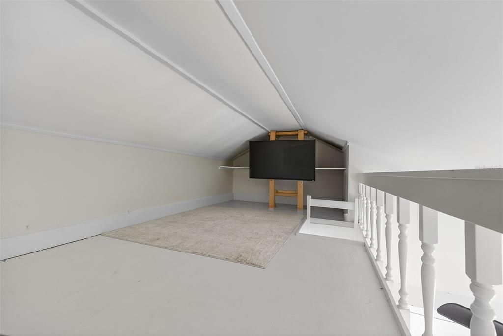 For Sale: $429,000 (2 beds, 1 baths, 1048 Square Feet)