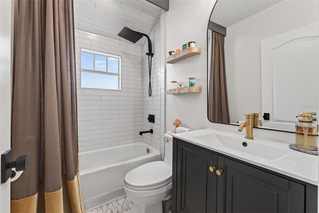 For Sale: $429,000 (2 beds, 1 baths, 1048 Square Feet)