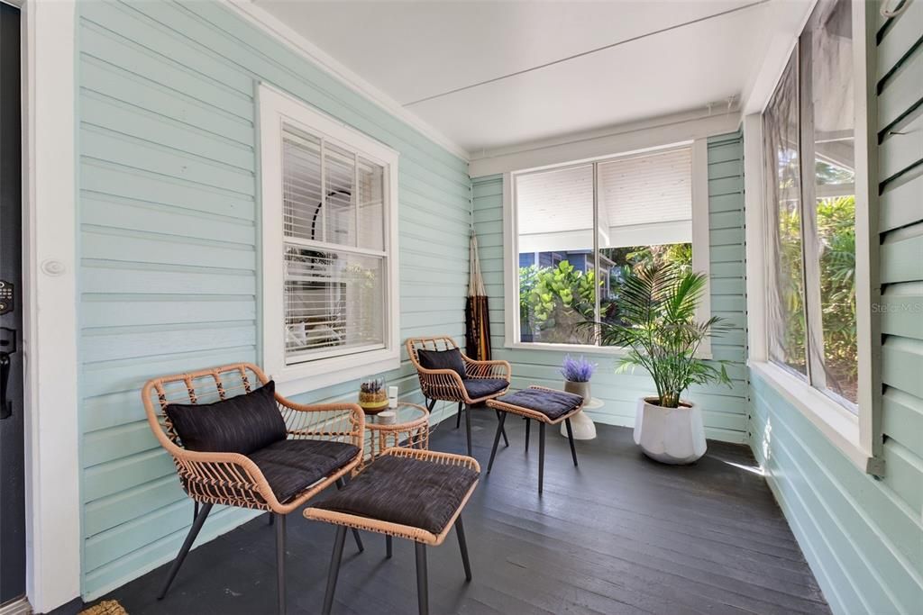 For Sale: $429,000 (2 beds, 1 baths, 1048 Square Feet)