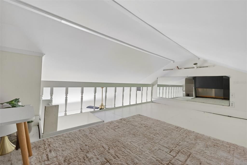 For Sale: $429,000 (2 beds, 1 baths, 1048 Square Feet)