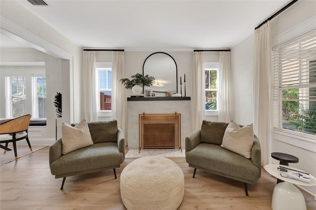 For Sale: $429,000 (2 beds, 1 baths, 1048 Square Feet)