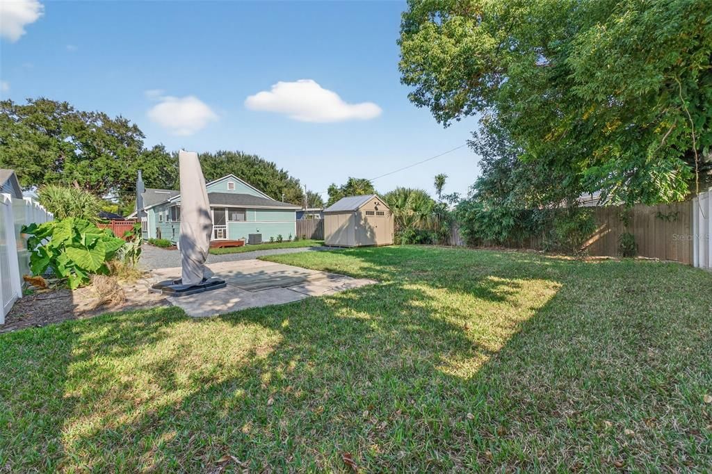 For Sale: $429,000 (2 beds, 1 baths, 1048 Square Feet)