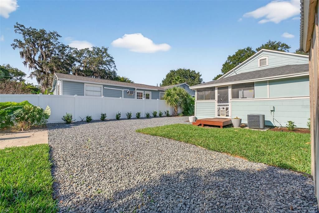 For Sale: $429,000 (2 beds, 1 baths, 1048 Square Feet)