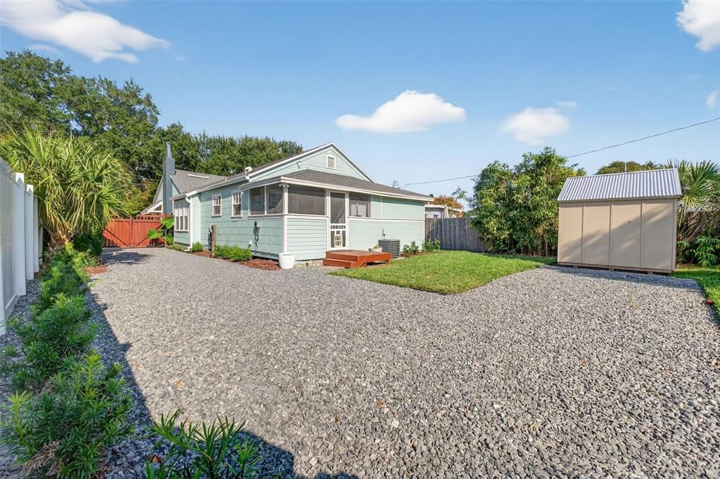 For Sale: $429,000 (2 beds, 1 baths, 1048 Square Feet)