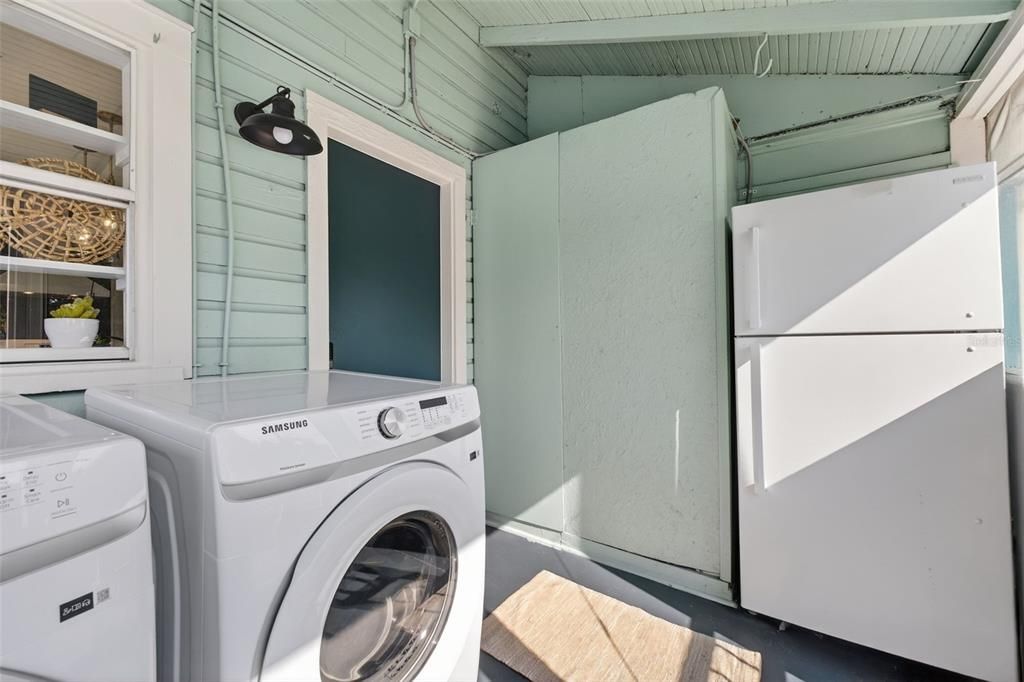 For Sale: $429,000 (2 beds, 1 baths, 1048 Square Feet)