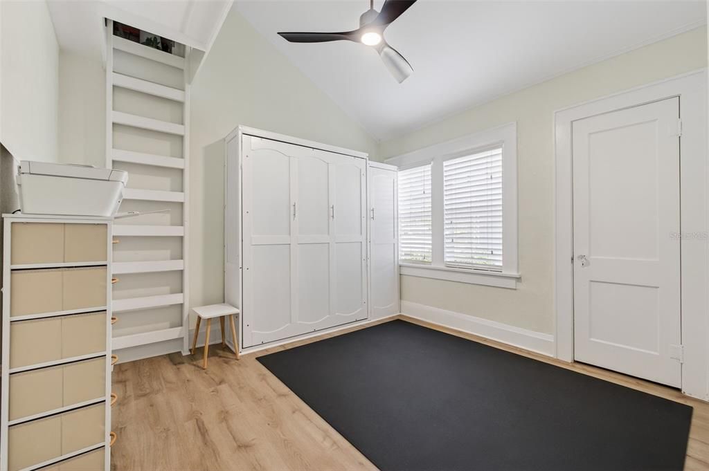 For Sale: $429,000 (2 beds, 1 baths, 1048 Square Feet)