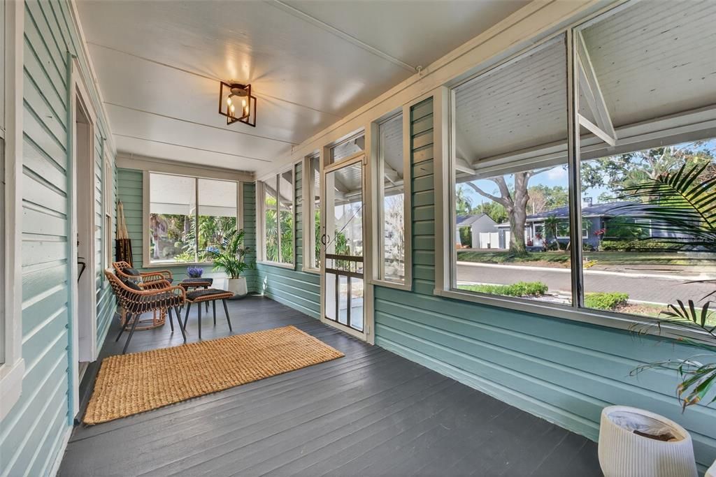 For Sale: $429,000 (2 beds, 1 baths, 1048 Square Feet)