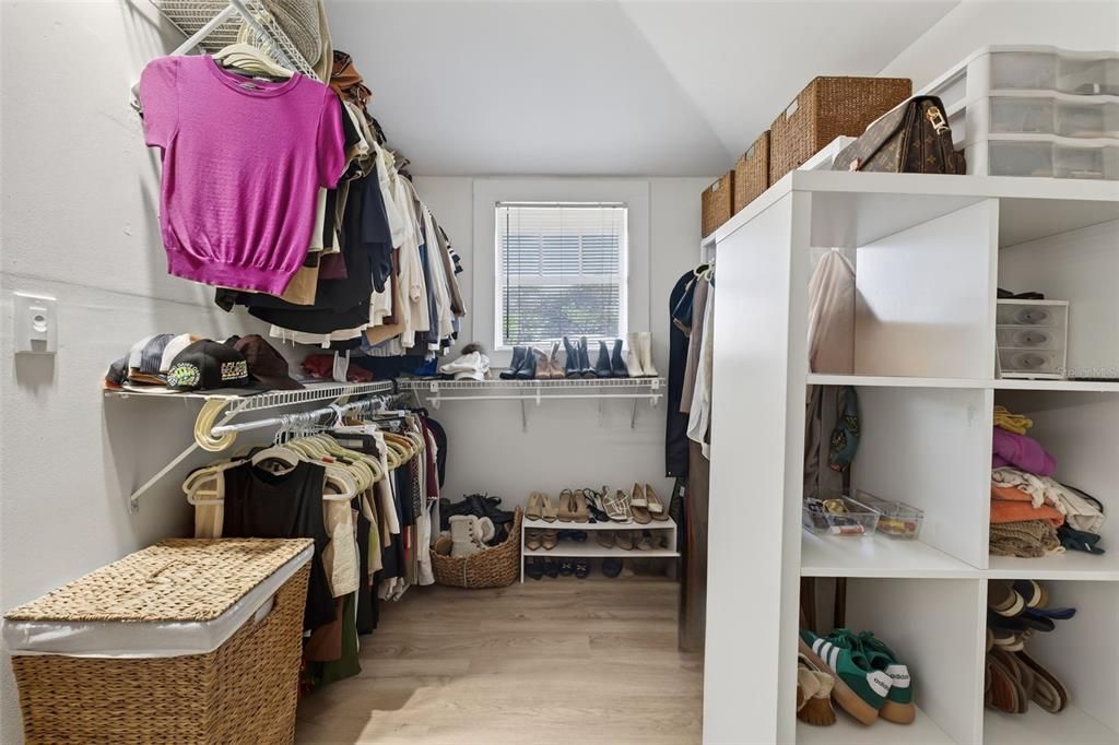 For Sale: $429,000 (2 beds, 1 baths, 1048 Square Feet)