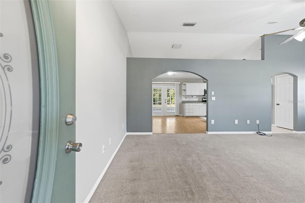 For Sale: $349,900 (3 beds, 2 baths, 1640 Square Feet)