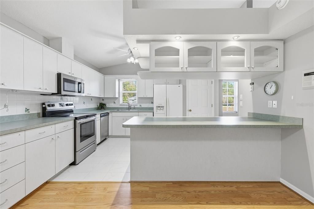 For Sale: $349,900 (3 beds, 2 baths, 1640 Square Feet)