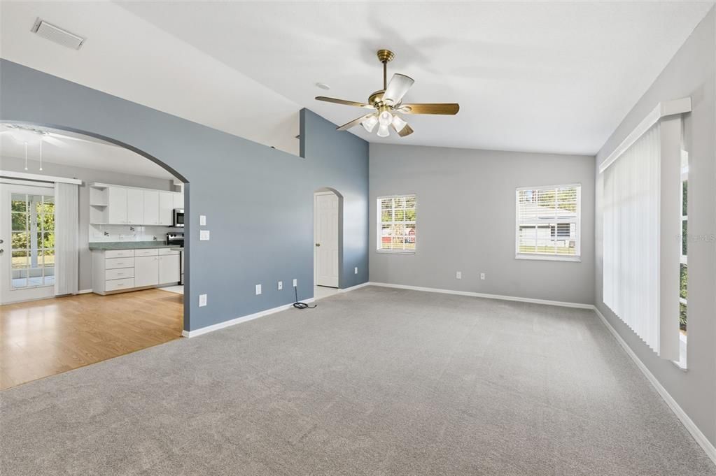 For Sale: $349,900 (3 beds, 2 baths, 1640 Square Feet)