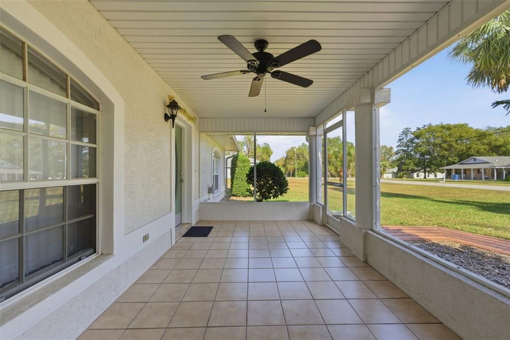 For Sale: $349,900 (3 beds, 2 baths, 1640 Square Feet)