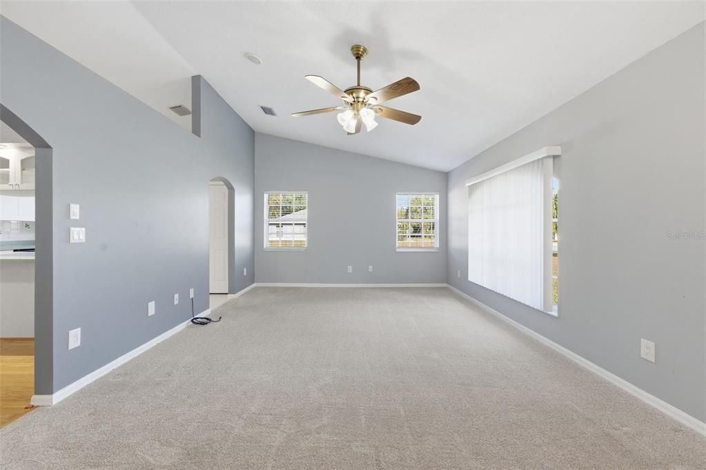 For Sale: $349,900 (3 beds, 2 baths, 1640 Square Feet)