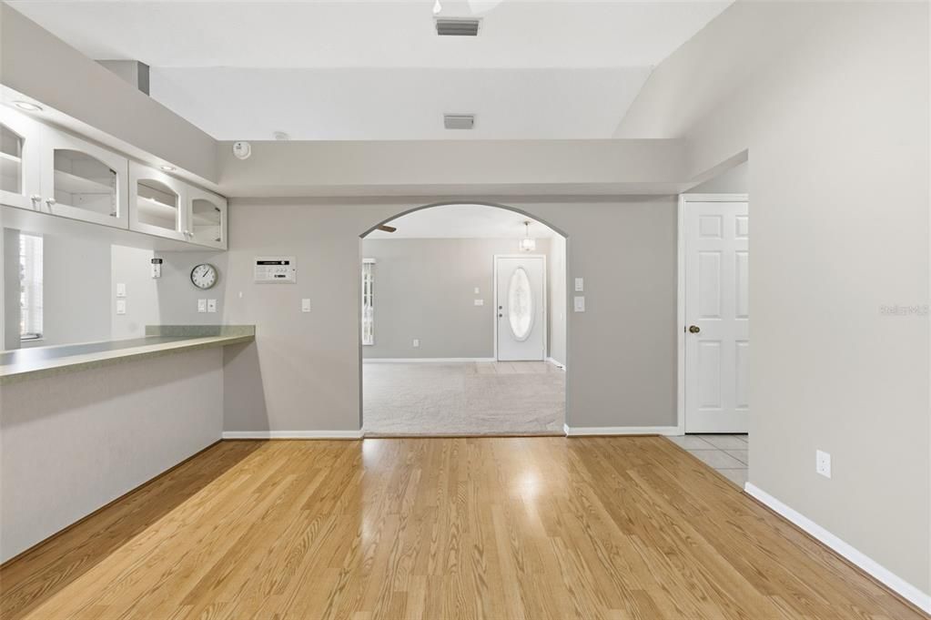 For Sale: $349,900 (3 beds, 2 baths, 1640 Square Feet)