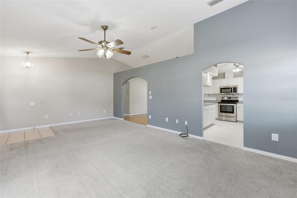 For Sale: $349,900 (3 beds, 2 baths, 1640 Square Feet)