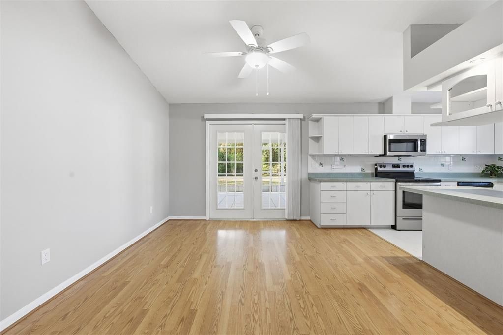 For Sale: $349,900 (3 beds, 2 baths, 1640 Square Feet)