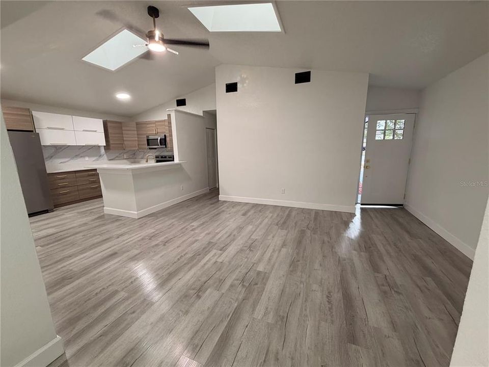 En Venta: $498,500 (5 camas, 3 baños, 2054 Pies cuadrados)