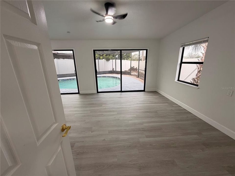 En Venta: $498,500 (5 camas, 3 baños, 2054 Pies cuadrados)