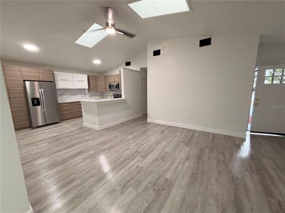 En Venta: $498,500 (5 camas, 3 baños, 2054 Pies cuadrados)