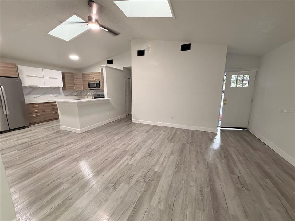 En Venta: $498,500 (5 camas, 3 baños, 2054 Pies cuadrados)