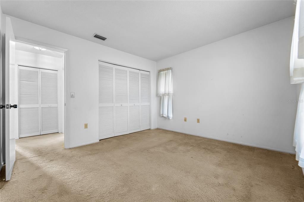 待售: $220,000 (2 贝兹, 2 浴室, 1374 平方英尺)