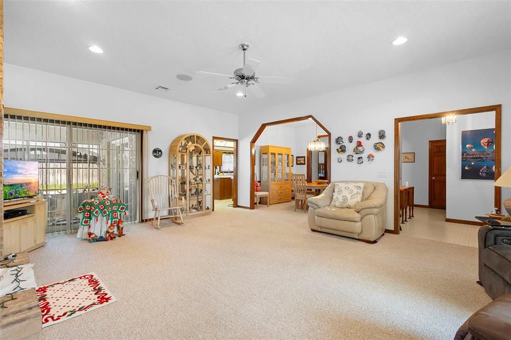 На продажу: $400,000 (3 спален, 2 ванн, 1911 Квадратных фут)