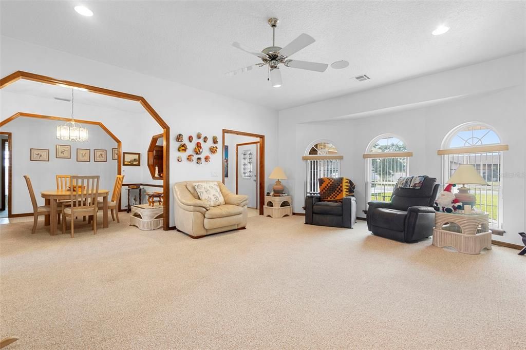 На продажу: $400,000 (3 спален, 2 ванн, 1911 Квадратных фут)