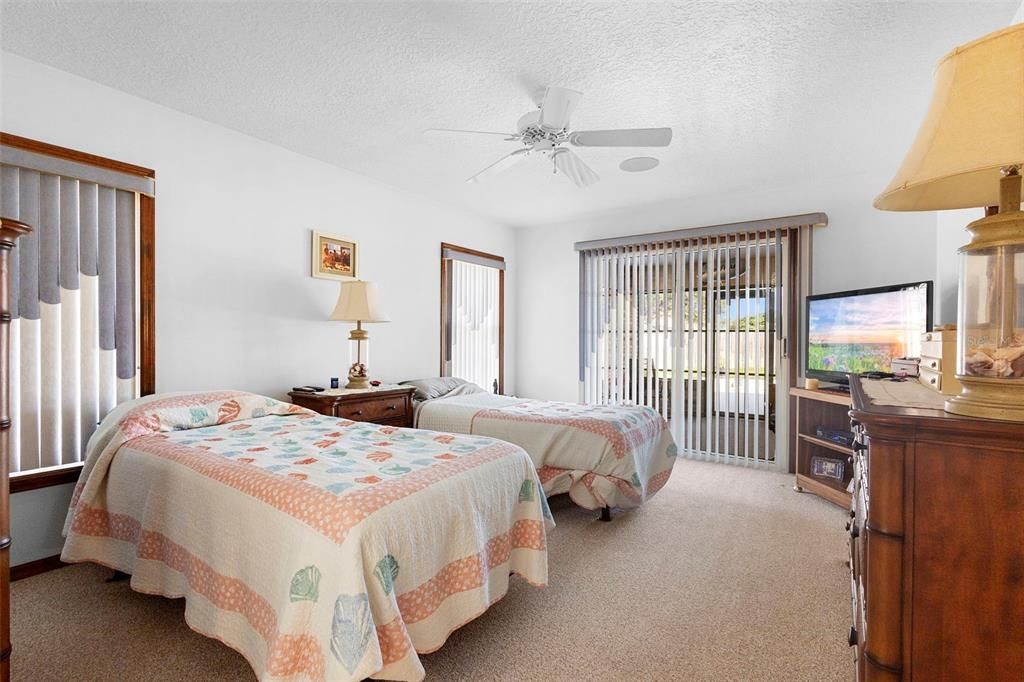 На продажу: $400,000 (3 спален, 2 ванн, 1911 Квадратных фут)