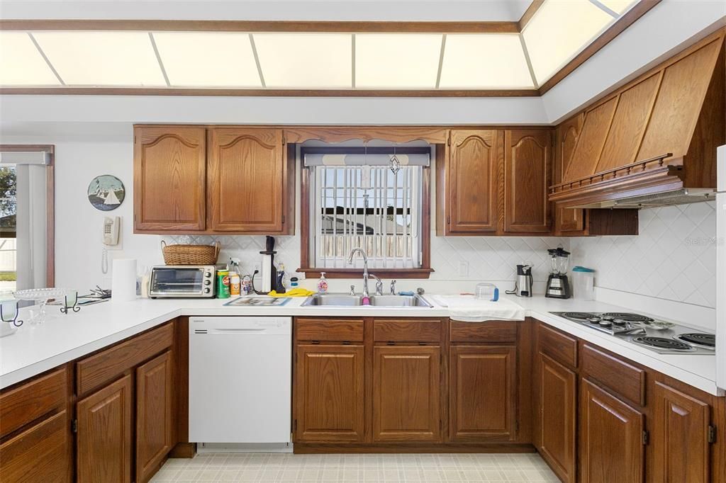 На продажу: $400,000 (3 спален, 2 ванн, 1911 Квадратных фут)