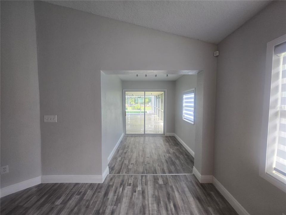 For Sale: $550,000 (3 beds, 3 baths, 2282 Square Feet)