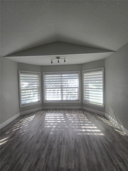 For Sale: $550,000 (3 beds, 3 baths, 2282 Square Feet)