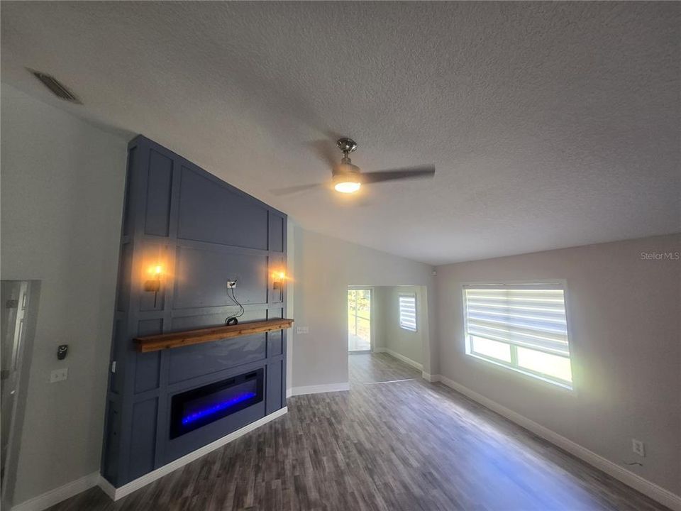 For Sale: $550,000 (3 beds, 3 baths, 2282 Square Feet)