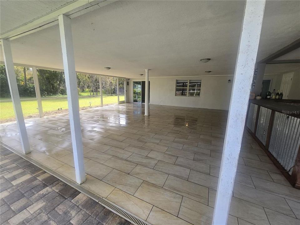 For Sale: $550,000 (3 beds, 3 baths, 2282 Square Feet)