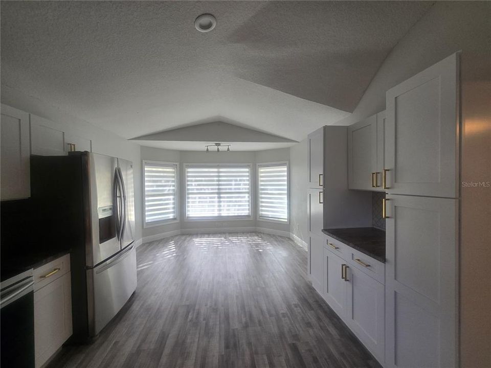 For Sale: $550,000 (3 beds, 3 baths, 2282 Square Feet)