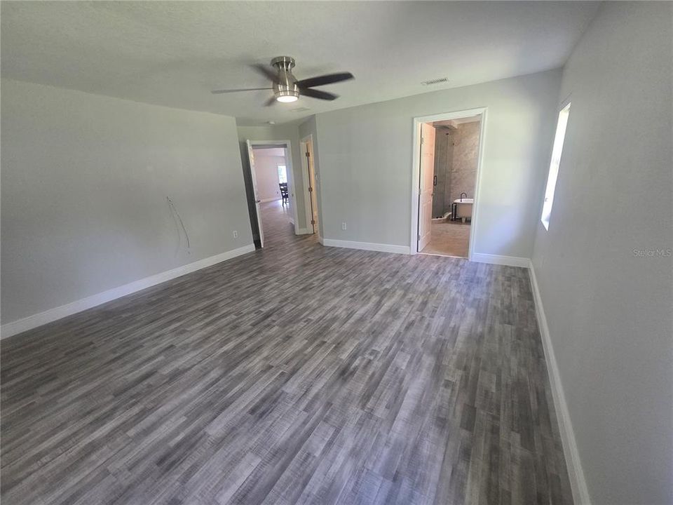 For Sale: $550,000 (3 beds, 3 baths, 2282 Square Feet)